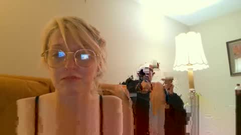 Snapshot of justinekly chatting on October 13, 10:37 am June Bug online show from October 13, 10:37 am