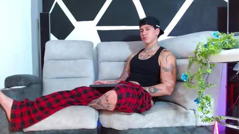 justinfuller_31 online show from November 22, 8:30 pm