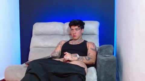 justinfuller_31 online show from December 19, 8:38 pm