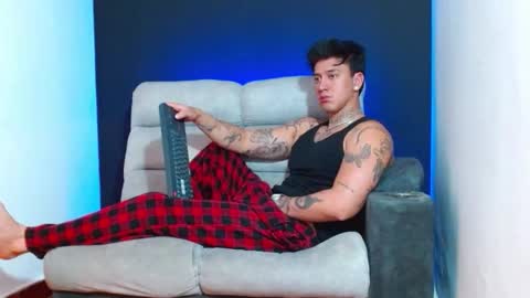 justinfuller_31 online show from January 8, 10:12 pm