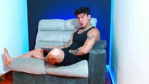 justinfuller_31 online show from January 14, 4:12 pm