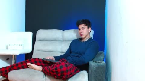 justinfuller_31 online show from February 17, 6:54 am