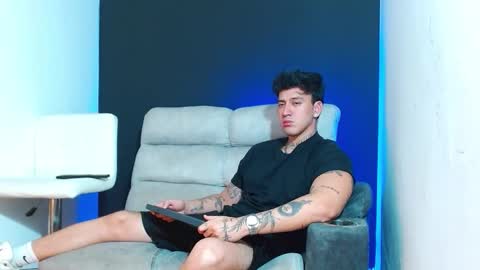 justinfuller_31 online show from March 9, 12:03 am