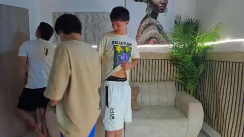 justingtime21 online show from December 17, 5:46 am