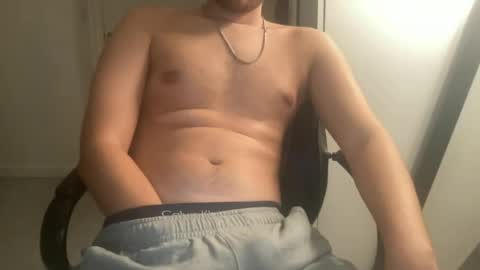 Snapshot of justinl567 chatting on August 3, 10:24 pm Justin online show from August 3, 10:24 pm