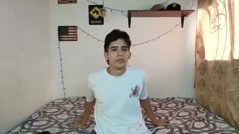 Snapshot of justinsinner1 chatting on February 2, 9:23 pm justinsinner1 online show from February 2, 9:23 pm