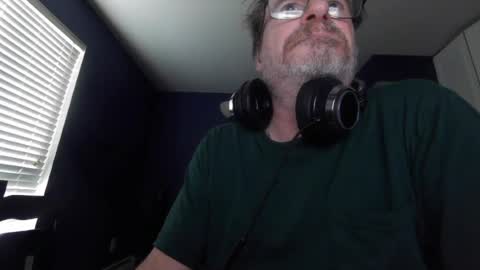 Snapshot of justmetool chatting on June 20, 10:01 pm Tool online show from June 20, 10:01 pm