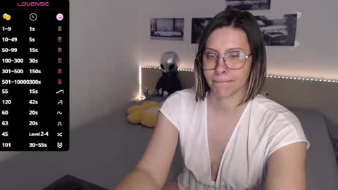 Snapshot of justmexy7 chatting on February 20, 6:06 am Julie online show from February 20, 6:06 am