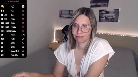 Snapshot of justmexy7 chatting on September 9, 4:06 pm Julie online show from September 9, 4:06 pm