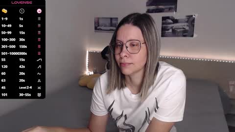 Snapshot of justmexy7 chatting on October 6, 3:48 am Julie online show from October 6, 3:48 am