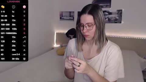 Snapshot of justmexy7 chatting on October 19, 4:02 am Julie online show from October 19, 4:02 am