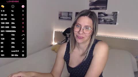 Snapshot of justmexy7 chatting on November 8, 5:23 pm Julie online show from November 8, 5:23 pm