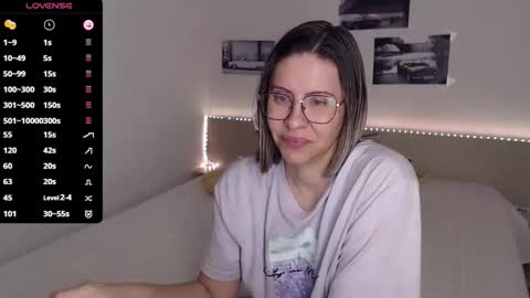 Snapshot of justmexy7 chatting on January 6, 5:00 am Julie online show from January 6, 5:00 am