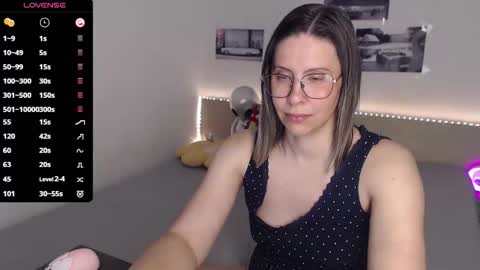 Julie online show from May 12, 4:09 am