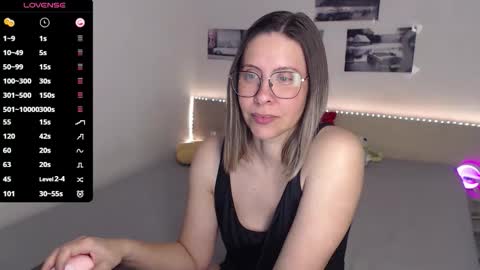 Julie online show from May 14, 4:08 am