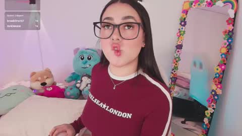 Snapshot of justonecute chatting on November 15, 10:37 pm Emy online show from November 15, 10:37 pm