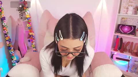 Snapshot of justonecute chatting on January 11, 12:26 am Emy online show from January 11, 12:26 am