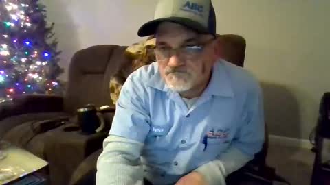 Snapshot of justredneck chatting on December 5, 6:21 am justredneck online show from December 5, 6:21 am