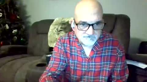 Snapshot of justredneck chatting on December 12, 8:03 am justredneck online show from December 12, 8:03 am