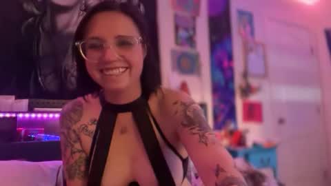 Snapshot of justthejohnsons chatting on February 6, 3:44 am justthejohnsons online show from February 6, 3:44 am