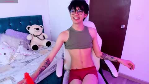 juuli_ross_ online show from March 6, 11:31 pm