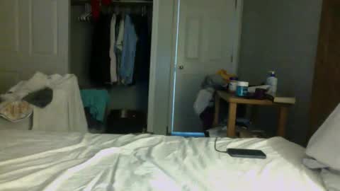 Snapshot of jwill10000 chatting on February 23, 11:57 pm J and Sugar snap pea online show from February 23, 11:57 pm