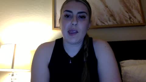 Snapshot of k_baabyyy chatting on January 1, 3:23 am Kay online show from January 1, 3:23 am