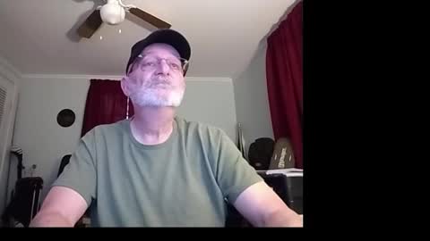 Snapshot of kabriggs136 chatting on February 12, 11:33 pm kabriggs136 online show from February 12, 11:33 pm