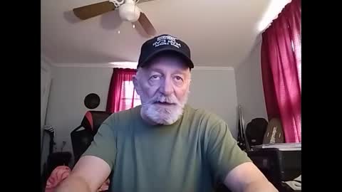 Snapshot of kabriggs136 chatting on February 27, 7:36 pm kabriggs136 online show from February 27, 7:36 pm