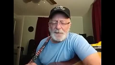 Snapshot of kabriggs136 chatting on April 21, 1:42 am kabriggs136 online show from April 21, 1:42 am