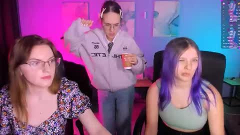 Snapshot of kaela_spell_ chatting on February 19, 8:05 pm kaela_spell_ online show from February 19, 8:05 pm