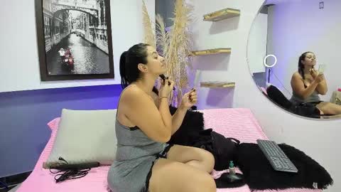 Snapshot of kagomme_h chatting on January 12, 4:39 am Antonella online show from January 12, 4:39 am