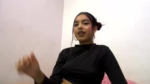 KAHELIINDEPENDENT MODEL online show from December 4, 5:05 am