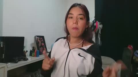 KAHELIINDEPENDENT MODEL online show from October 23, 5:55 pm