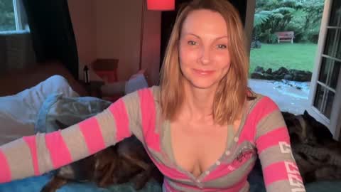 Snapshot of kaileeshy chatting on March 4, 4:29 am Kailee Smile online show from March 4, 4:29 am