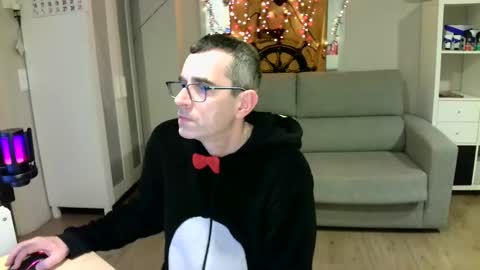 Snapshot of kalem48 chatting on January 9, 11:24 pm MusicMen49 online show from January 9, 11:24 pm