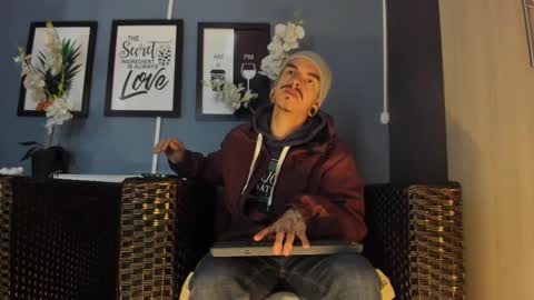 Snapshot of kaletattoos chatting on November 5, 11:32 am Kale online show from November 5, 11:32 am