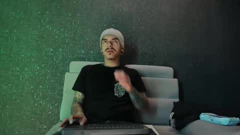 Snapshot of kaletattoos chatting on November 8, 11:21 am Kale online show from November 8, 11:21 am