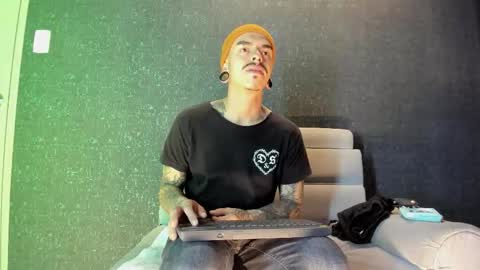 Snapshot of kaletattoos chatting on November 13, 11:09 am Kale online show from November 13, 11:09 am