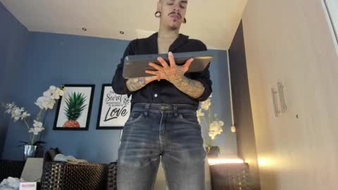 Snapshot of kaletattoos chatting on November 23, 11:54 am Kale online show from November 23, 11:54 am