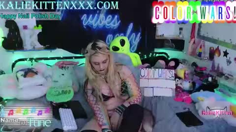 Snapshot of kaliekitten chatting on June 1, 9:49 pm KalieKitten online show from June 1, 9:49 pm