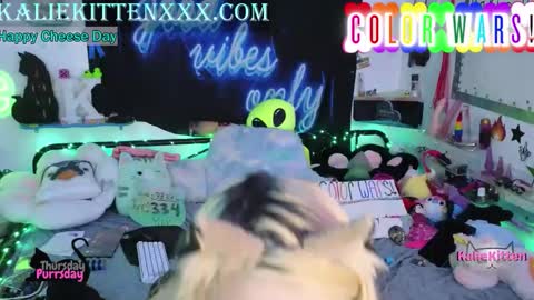 Snapshot of kaliekitten chatting on June 4, 11:33 pm KalieKitten online show from June 4, 11:33 pm