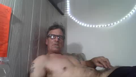 Snapshot of kalifornia91666 chatting on December 18, 11:22 pm kalifornia91666 online show from December 18, 11:22 pm