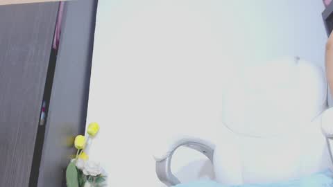 Snapshot of kally_higgins chatting on May 23, 8:24 pm Hannah online show from May 23, 8:24 pm