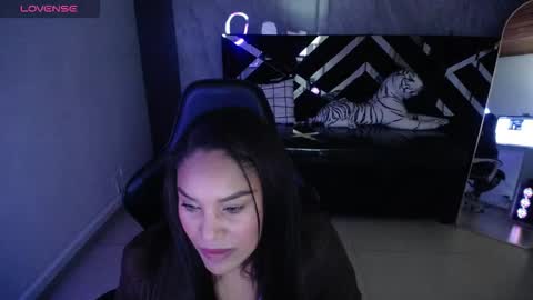 Snapshot of kamala_a chatting on October 1, 3:45 am Kamala. Live 2100 - 600 online show from October 1, 3:45 am