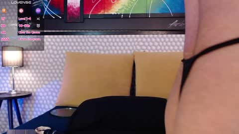 Snapshot of kamila_gh chatting on April 10, 9:19 pm Kami online show from April 10, 9:19 pm