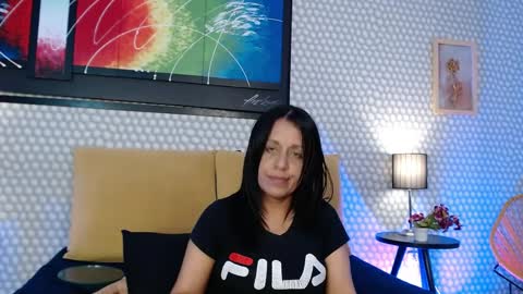 Snapshot of kamila_gh chatting on April 23, 7:49 pm Kami online show from April 23, 7:49 pm