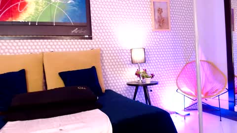 Snapshot of kamila_gh chatting on May 17, 7:54 pm Kami online show from May 17, 7:54 pm