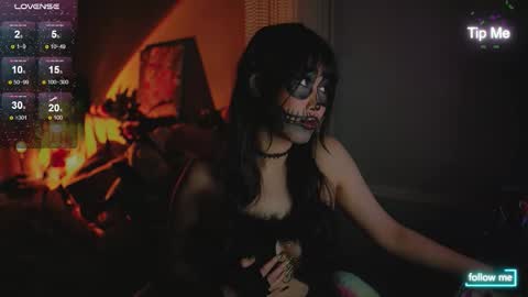 kamilee__xo online show from October 31, 7:48 pm