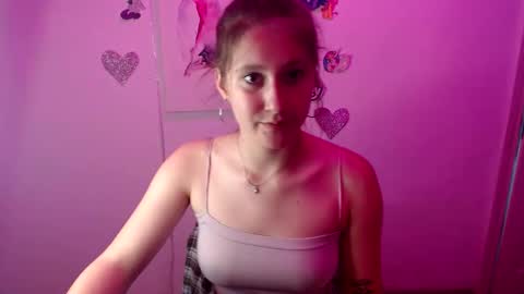 Snapshot of kamilla_love_ chatting on September 9, 1:32 pm kamilla_love_ online show from September 9, 1:32 pm